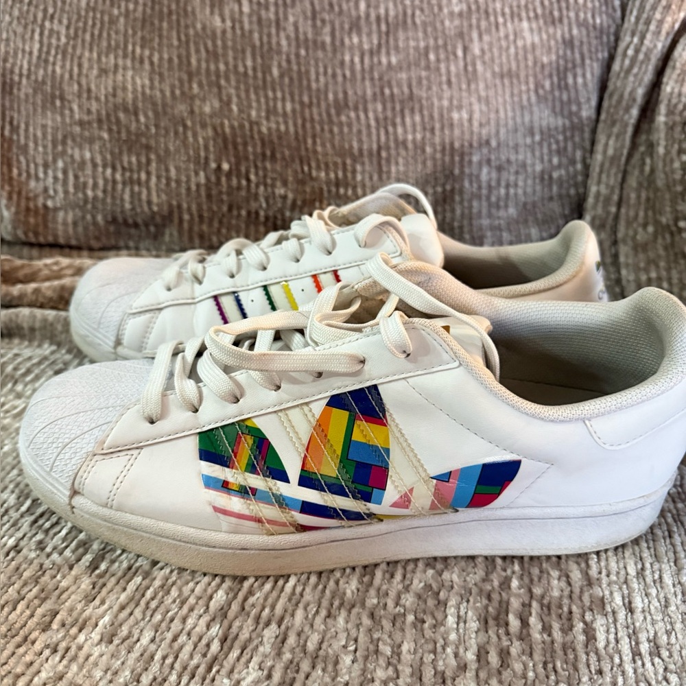 ADIDAS Superstar Pride Love Unites Sneakers White Rainbow GZ7968 Men's 11 EUC